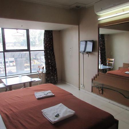 נאסיק Hotel Dwarka מראה חיצוני תמונה